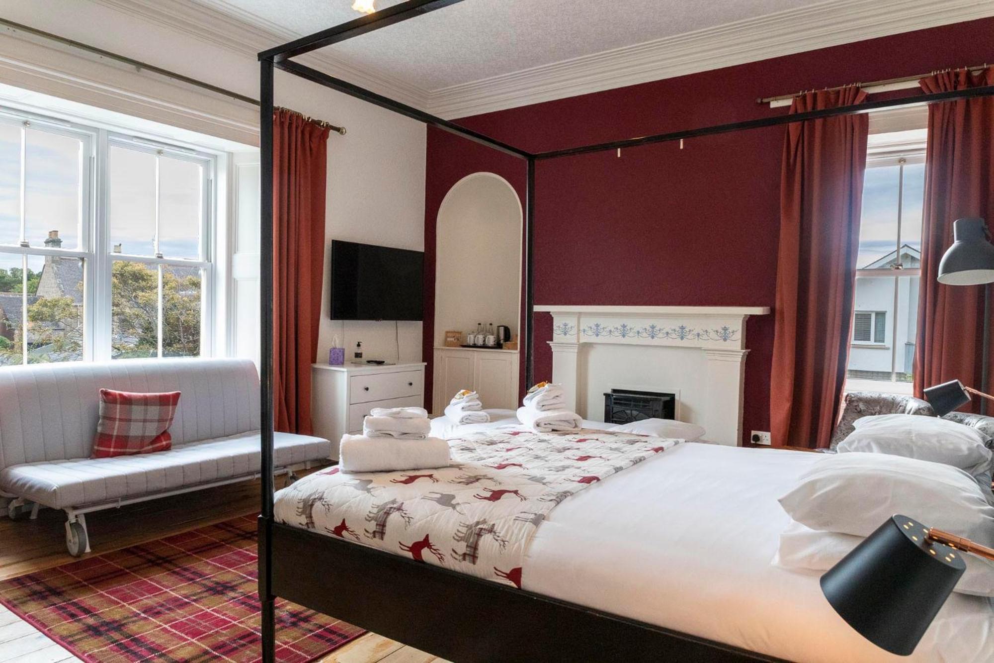 Deluxe Family Room